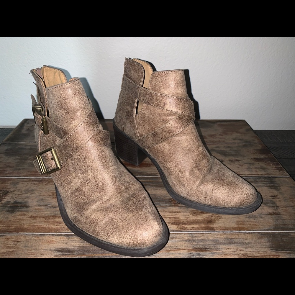 Boots / booties -size 7